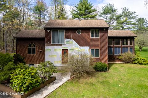 191 Partyka Dr, Broadalbin, NY 12025
