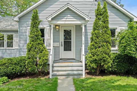 16 Moxley St, Ravena, NY 12143