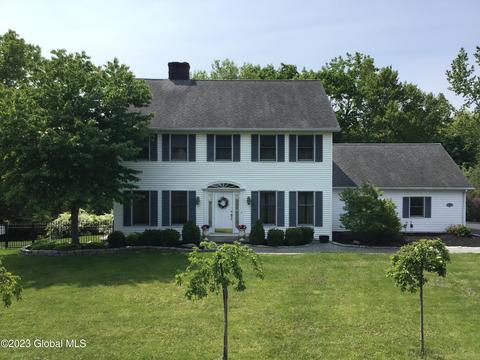 14 Edgewater Ct, Watervliet, NY 12189