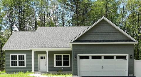 16 South Rd, Gansevoort, NY 12831