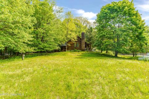 8 Autumn Ln, West Sand Lake, NY 12196