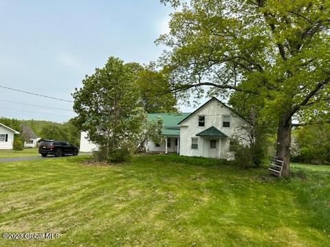 2724 Center Rd, Moriah, NY 12960