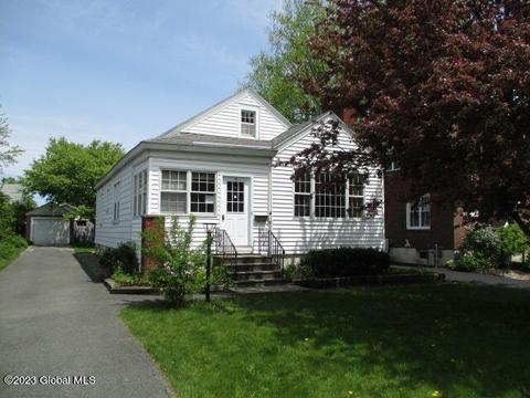 17 Fordham Ct, Albany, NY 12209