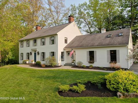 17 Momrow Ter, Menands, NY 12204