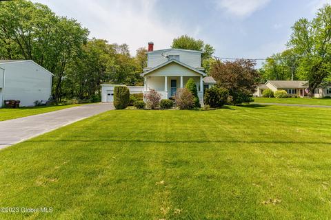 33 Beacon Rd, Glenmont, NY 12077