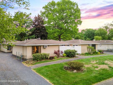 34 Donna Lynn Dr, East Greenbush, NY 12061