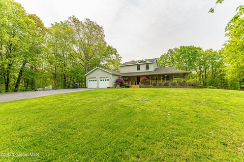 230 Mineral Springs Rd, Melrose, NY 12121