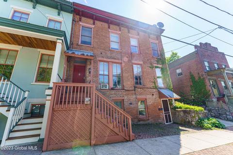 18 Lafayette St, Saratoga Springs, NY 12866