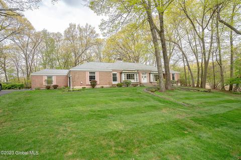 18 Sky Hollow Dr, Menands, NY 12204