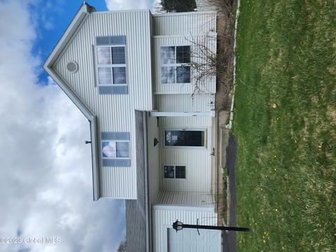 25 Falcon Chase, Rensselaer, NY 12144