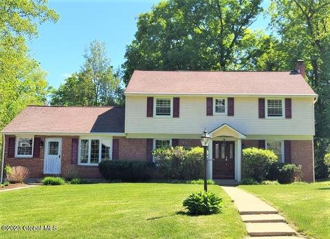 31 Country Club Dr, Rexford, NY 12148