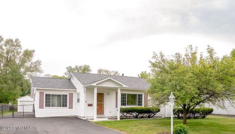 6 Martingale Dr, Colonie, NY 12205