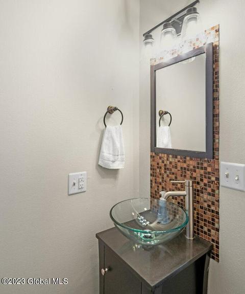 495 Chadwick Rd, Schenectady, NY 12304 photo 9