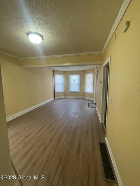 8 Daggett Ter, Schenectady, NY 12307 photo 3