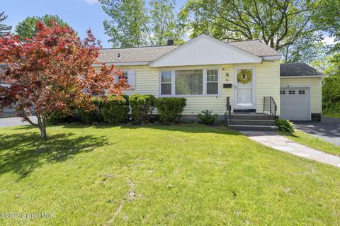 4 Oakwood Dr, Albany, NY 12205
