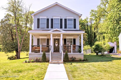 21 Bacon Ln, Loudonville, NY 12211