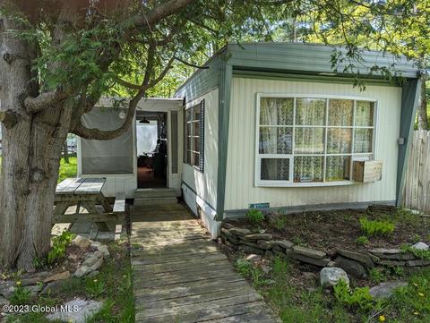 14 Spruce Ave, Willsboro, NY 12996
