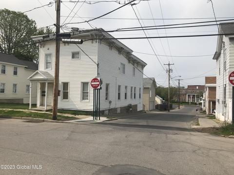 33 Hoosac St, Johnstown, NY 12095