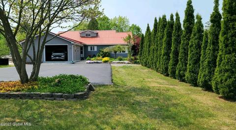 33 Clinton Ct #A, Stillwater, NY 12170