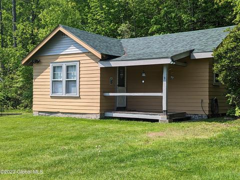 9 Lakeshore Hills Dr, Hague, NY 12836