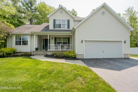 4 Dakota Dr, Wilton, NY 12831