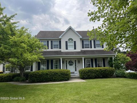 12 Wyngate Dr, Glenmont, NY 12077