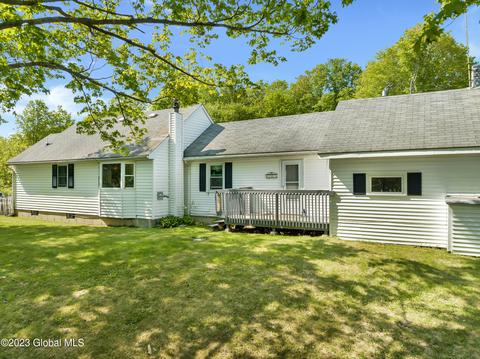 207 Old Rd, Cropseyville, NY 12052