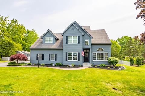 5 Hunters Run Blvd, Cohoes, NY 12047
