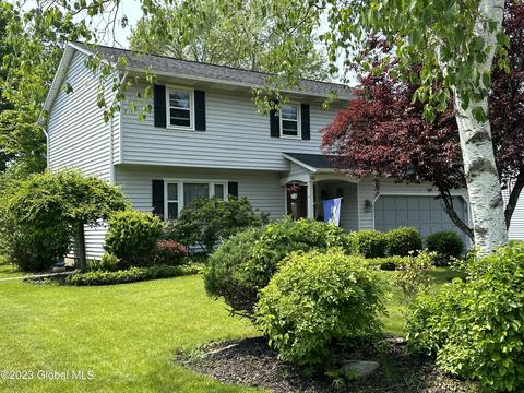98 Longmeadow Dr, Delmar, NY 12054