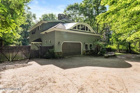 233 Locust Grove Rd, Greenfield, NY 12833