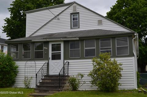 1186 River Rd, Troy, NY 12182