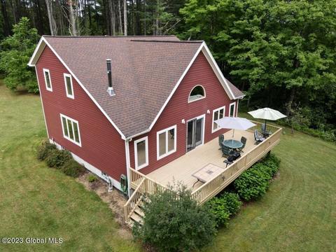 746 Mountain View Dr, Willsboro, NY 12996