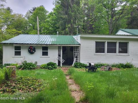146 Schoolhouse Rd, Johnstown, NY 12095