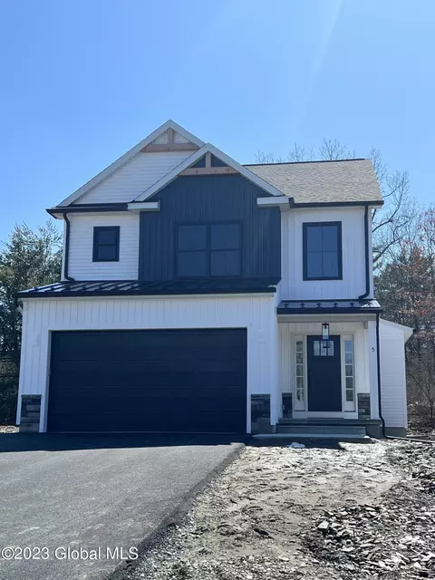 13 Woodland Hl Rd, Wynantskill, NY 12198