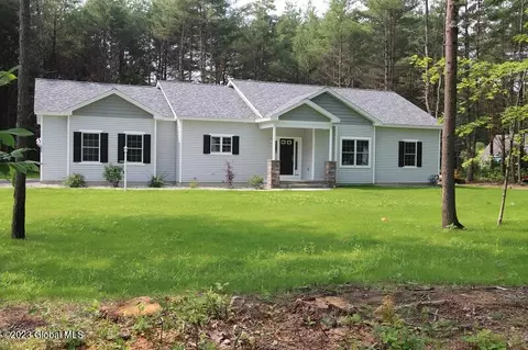 886 Upper Sherman Ave, Queensbury, NY 12804