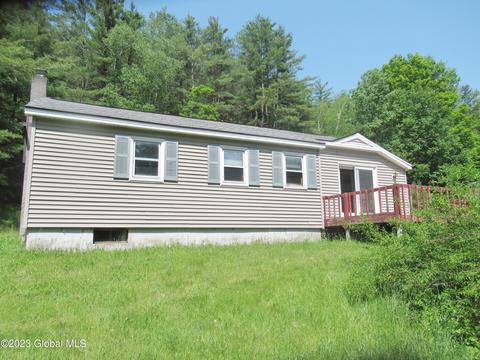 994 Chestnut Hill Rd, Cambridge, NY 12816