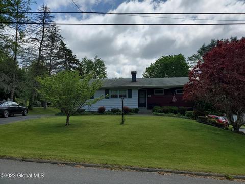 7 Muriel Dr, Troy, NY 12180