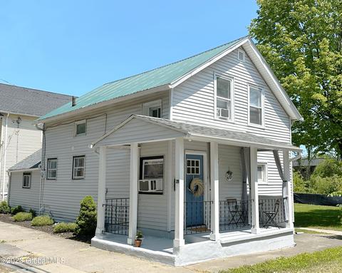 28 Van Dorn St, Saratoga Springs, NY 12866