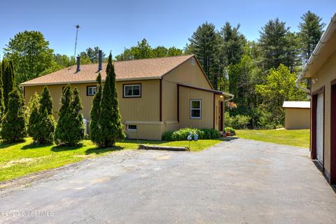 124 Bradt Rd, Mayfield, NY 12117