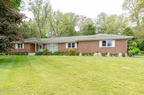 19 Princess Ln, Loudonville, NY 12211