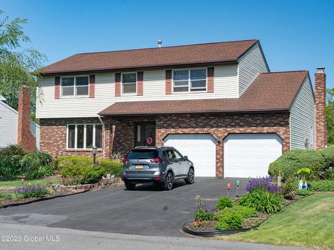 24 Windsor Dr, Colonie, NY 12205