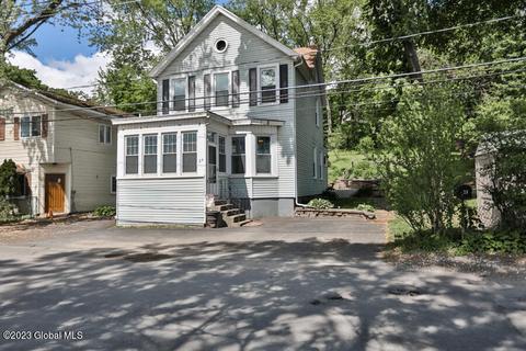 24 Crabapple Ln, Watervliet, NY 12189