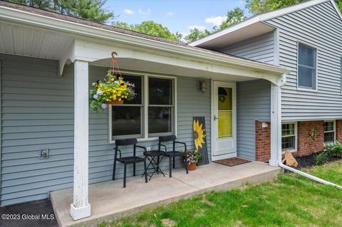 12 Robin Hood Ct, Saratoga Springs, NY 12866