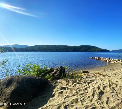 306 E Shore Dr, Adirondack, NY 12808