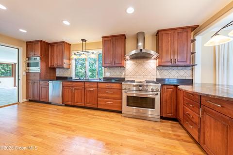 2314 Algonquin Rd, Schenectady, NY 12309 photo 6