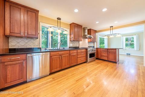 2314 Algonquin Rd, Schenectady, NY 12309 photo 7