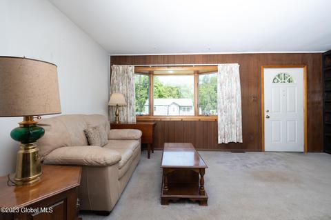 428 Chiswell Rd, Schenectady, NY 12304 photo 3
