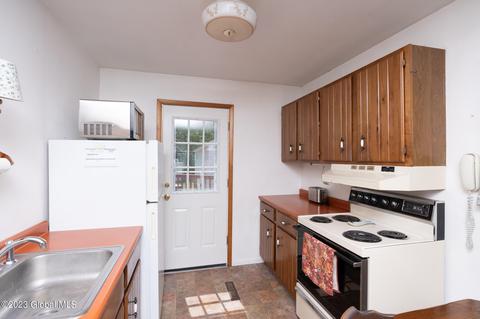428 Chiswell Rd, Schenectady, NY 12304 photo 9