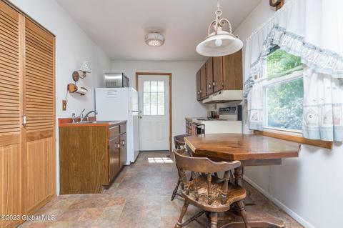428 Chiswell Rd, Schenectady, NY 12304 photo 5