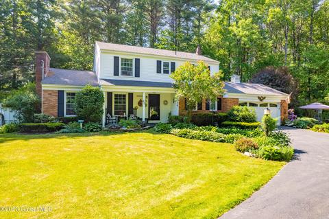 40 Arnold Rd, Malta, NY 12020